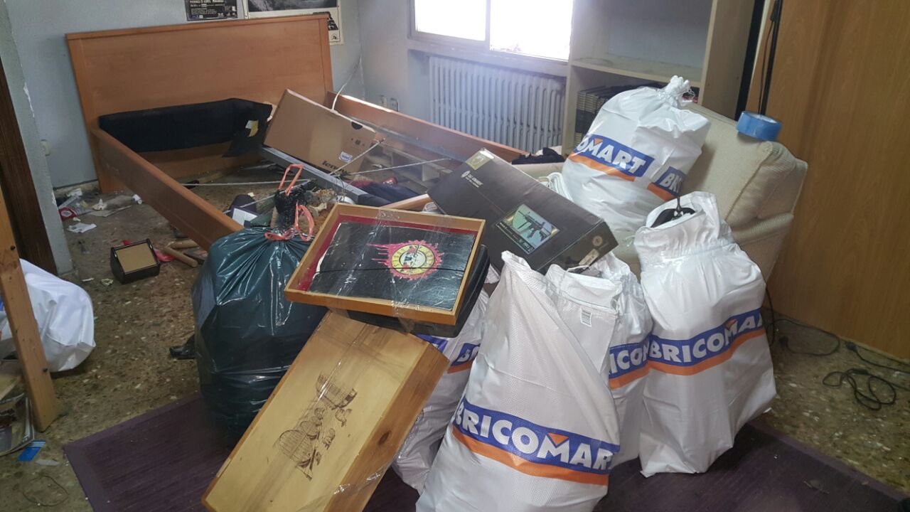Antes de la retirada: retirada de cama y mobiliario